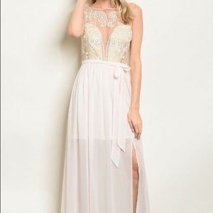 🛍 NWT Gorgeous Lace Dress